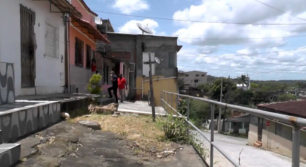 Camacã: Moradores da escadaria da Rua Duque de Caxias comemoram a instalação de Corrimãos